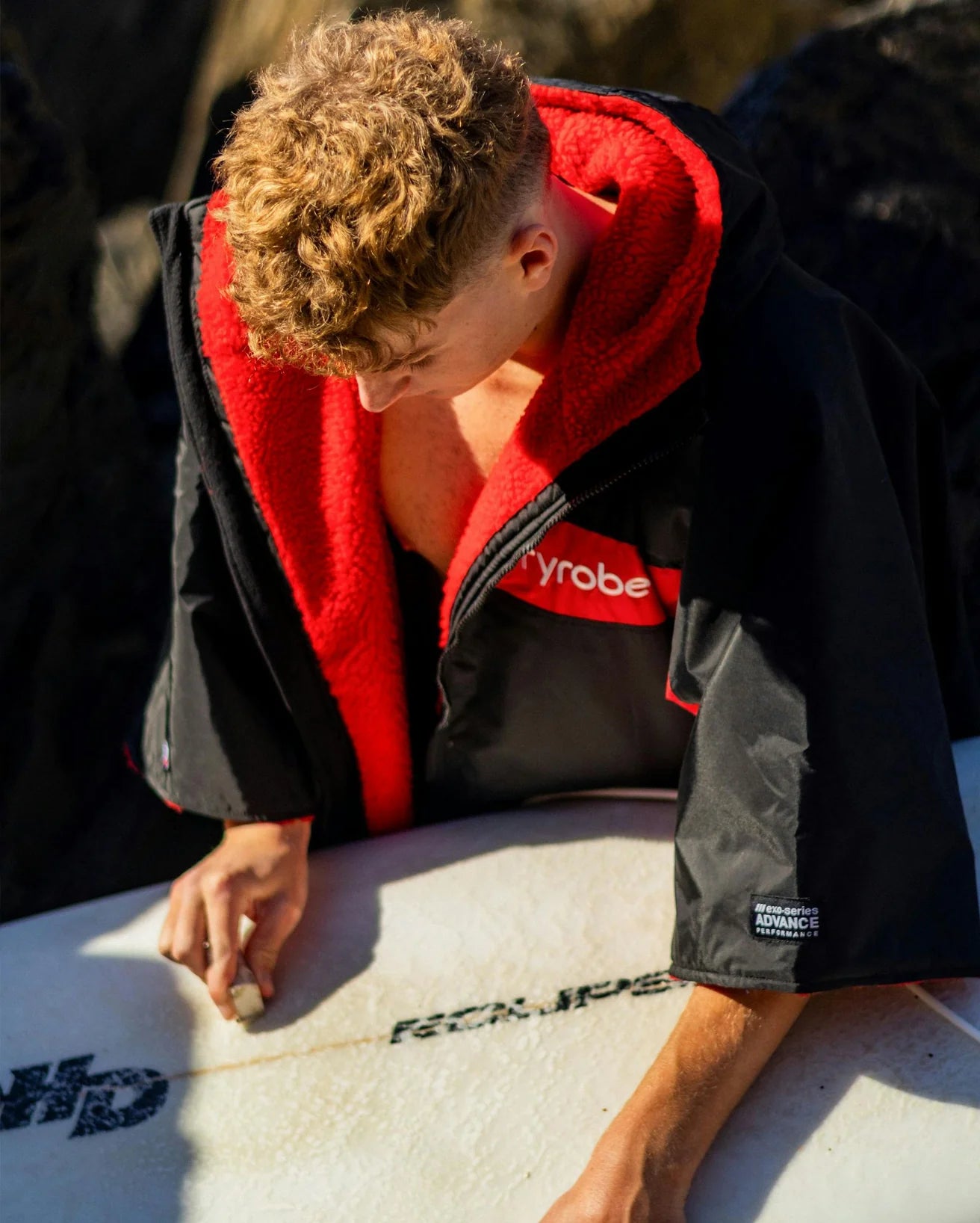 Black Red Short Sleeve Advance Changing Robe - REMIX